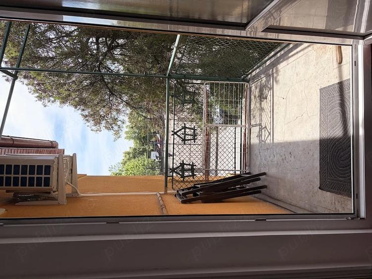 Casă cu Teren 200 Mp în Central