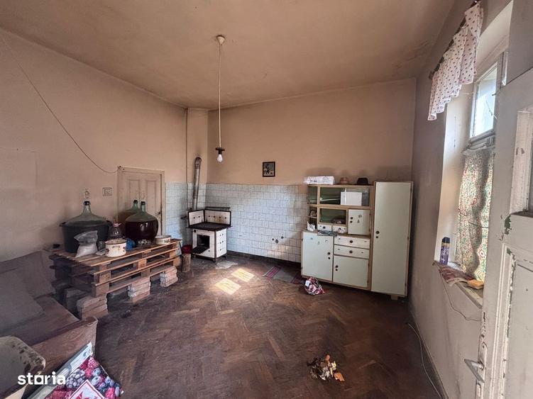 Casă cu 4 camere decomandat în Budai