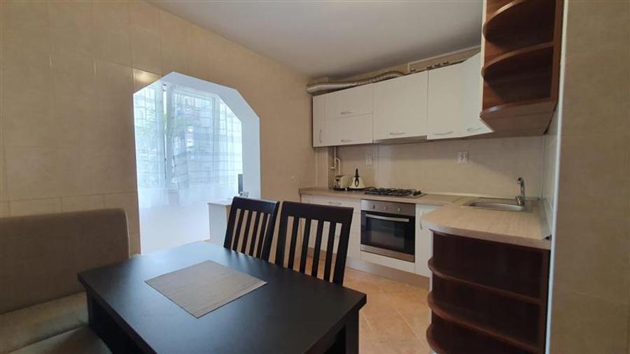 Apartament cu 3 camere decomandat în Burdujeni
