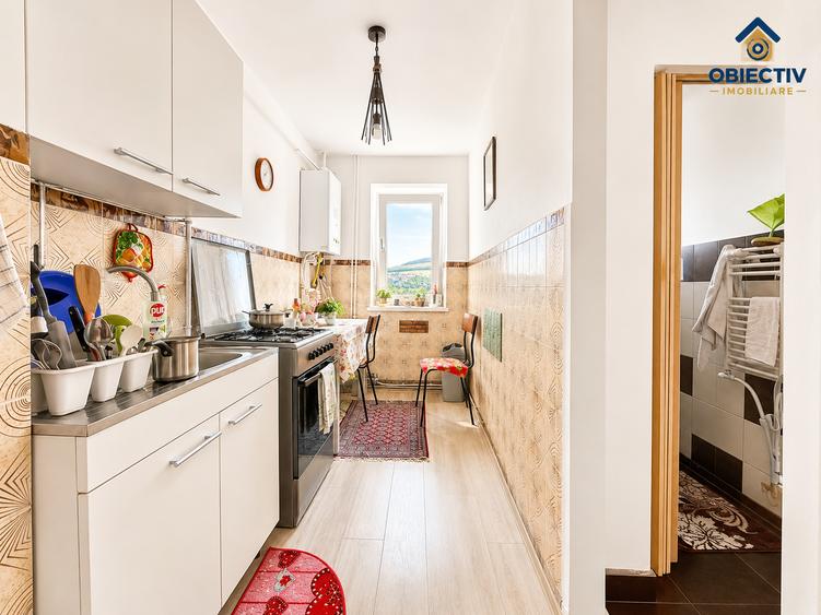 Apartament cu 4 camere semidecomandat în Dărmănești