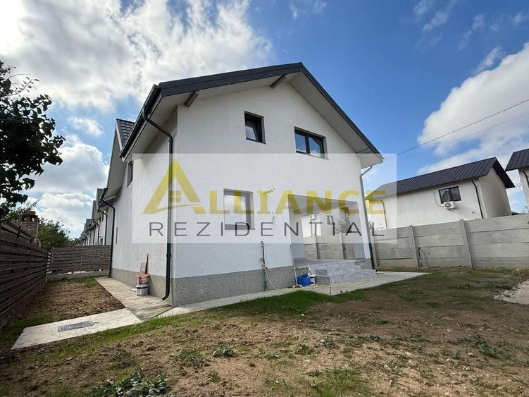 Casă individuală cu 4 camere cu Canalizare în Berceni