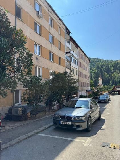 Apartament cu 2 camere nedecomandat în Câmpeni