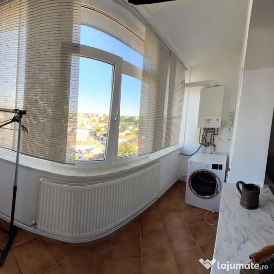Apartament cu 3 camere semidecomandat în Central