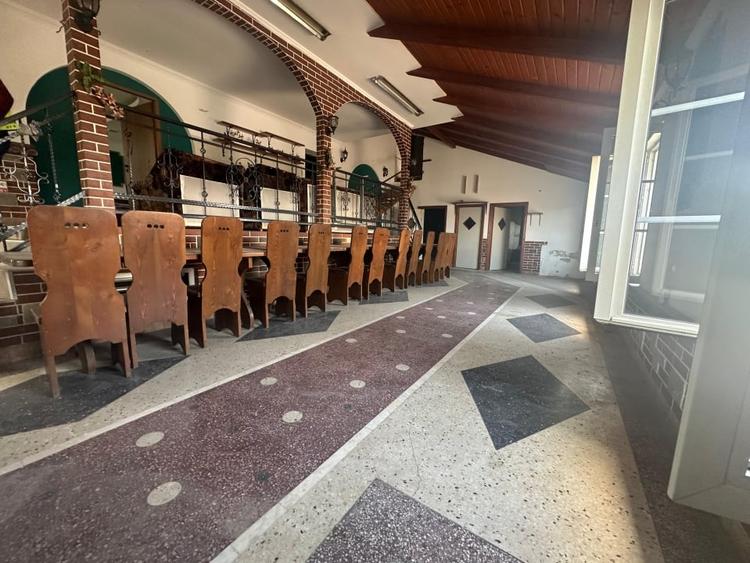 Spațiu comercial, de 300 mp, în Stupini