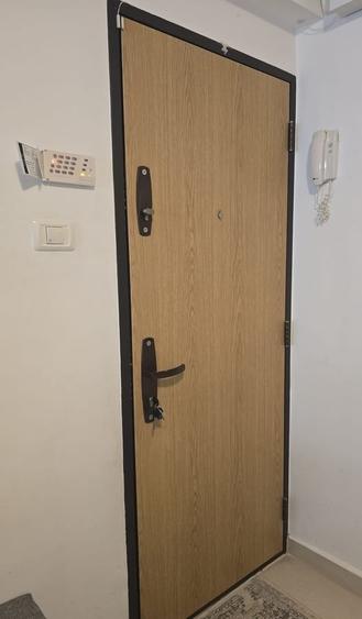 Apartament cu 4 camere decomandat în Crângași