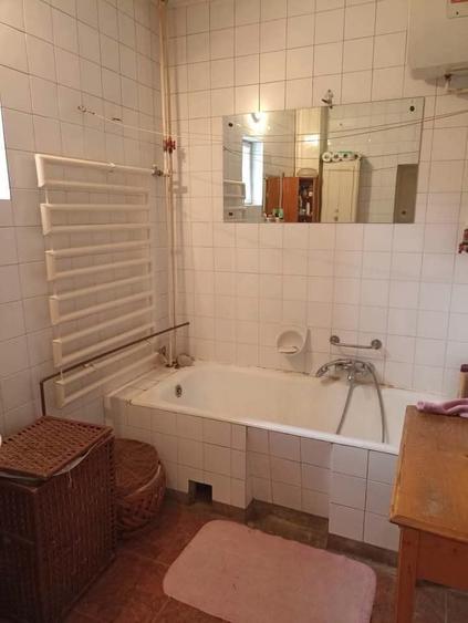 Casă cu 7 camere cu Canalizare în Spitalului