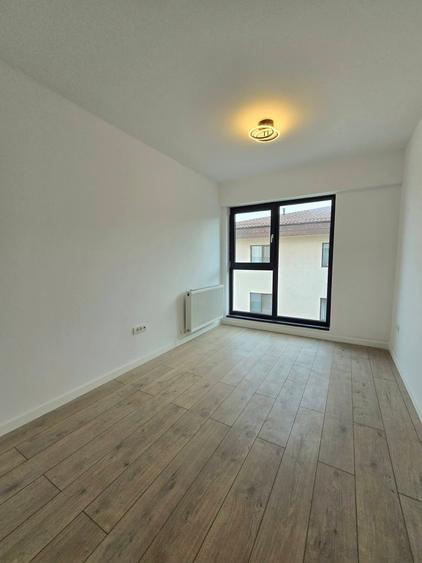 Apartament cu 4 camere decomandat în Dobroești