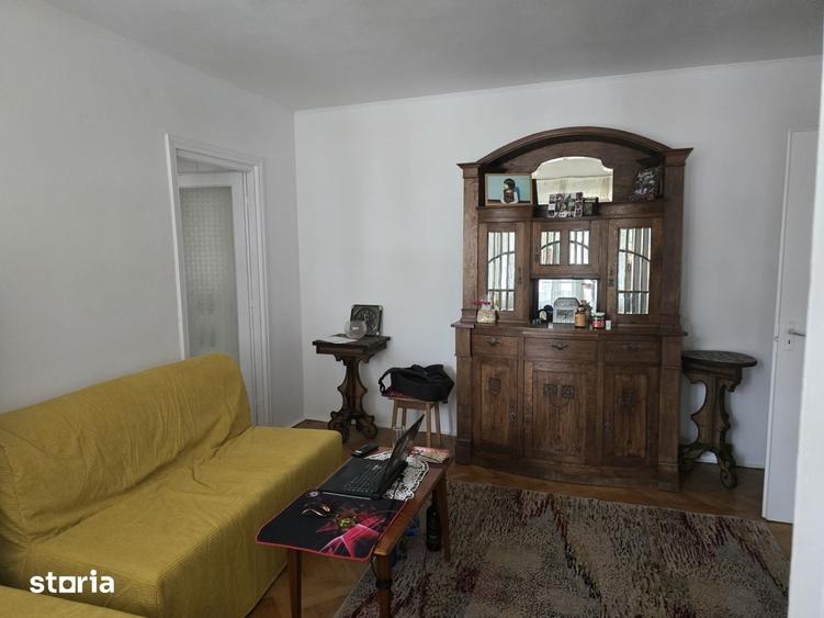 Apartament cu 2 camere de inchiriat zona ?coala nr. 3 - etaj 1 - 5