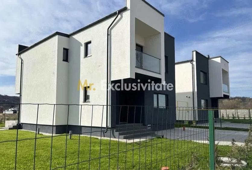 Casă cu 4 camere cu Teren 470 Mp în Micești