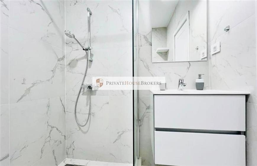 Apartament cu 2 camere semidecomandat, mobilat în Pipera
