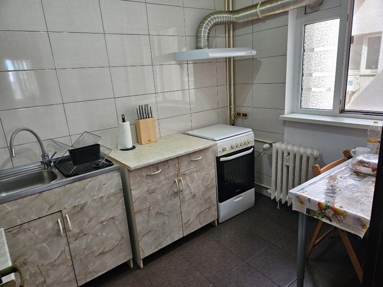 Apartament cu 3 camere decomandat în Giurgiului