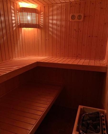 Casă individuală cu 5 camere cu Piscina în Izvorani