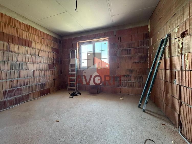 Duplex cu 3 camere cu Canalizare în Sânandrei