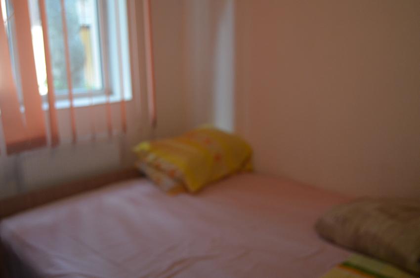 Inchiriere apartament cu trei camere in vila - 1