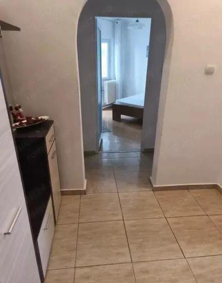 400 euro!Ap 2 cam decomandat in Podul de Fier - 6