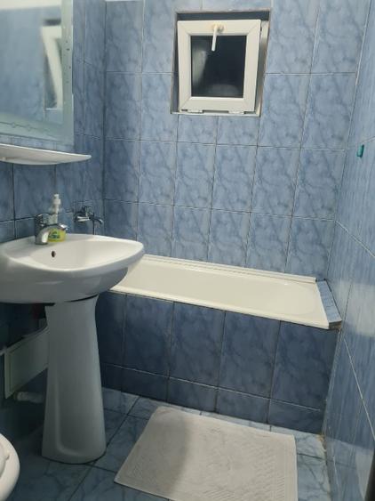 Inchiriez apartament 3 camere  - 2