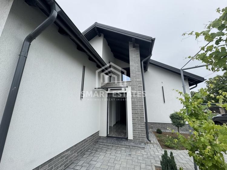 DE VANZARE VILA MALU DPART SPATIOASA GATA DE MUTARE - TEREN - 12