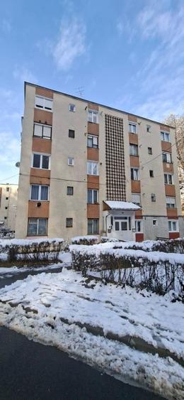 Proprietar, vând apartament cu 2 camere, decomandat - zona liniștită - 8