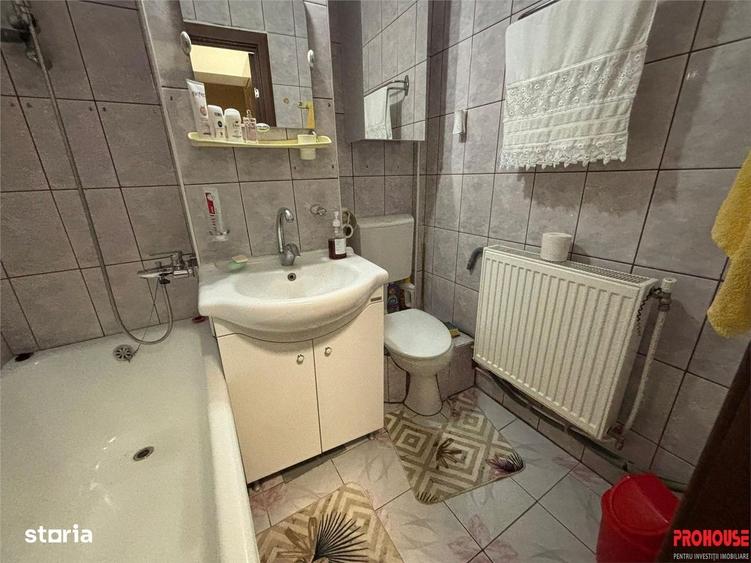 Apartament cu 3 camere semidecomandat în Mioriței