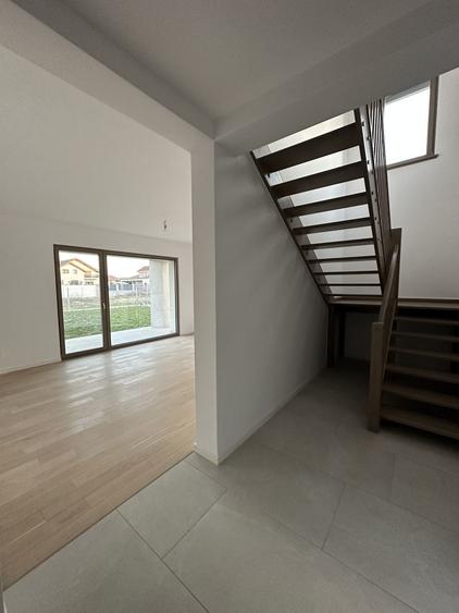 Duplex cu 4 camere cu Canalizare în Exterior Nord