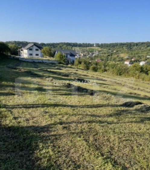 Oaza de vis teren de 9 ari cu priveli?te superba Oaza de vis teren de 9 ari cu priveli?te superba