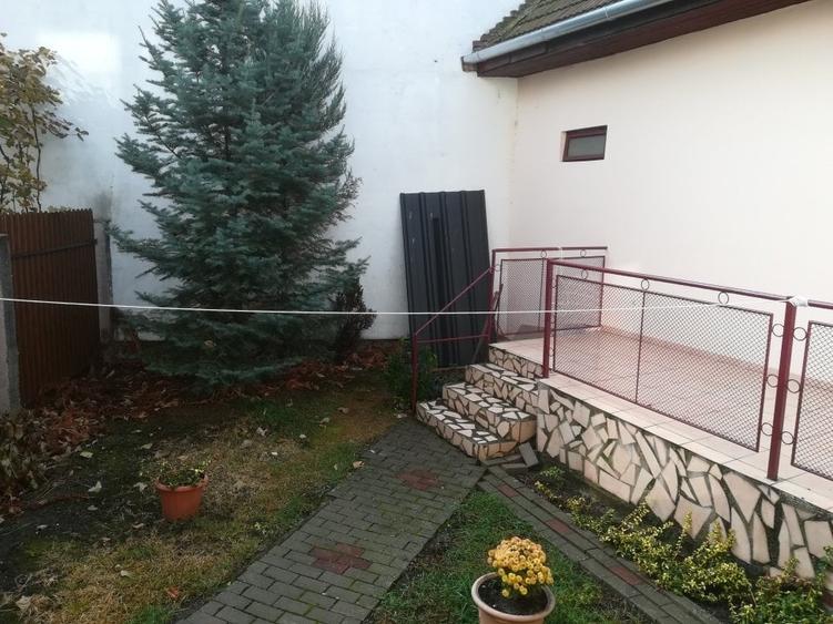 central, casa cu 10 spatii, 3 bai, parter plus 2 etaje, - 7