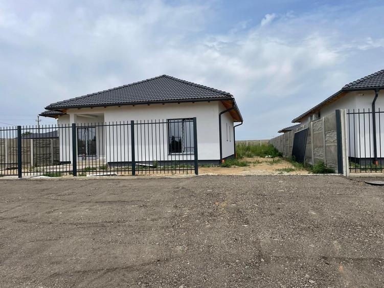 Casa Individuala pe parter in Mosnita, Toate Utilitatile, Drum asfaltat - 1