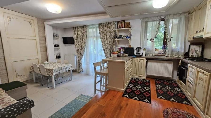 REV2005225 Duplex in centrul Brasovului - 1