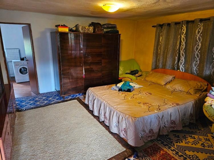 Vând casă în comuna Păușești-Măglași la 10 km de Rm. Vâlcea ,7 km de B. Olănești - 8