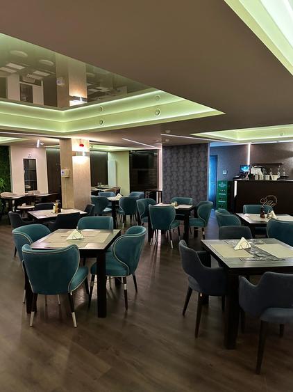 Spațiu comercial ultracentral, mobilat si echipat modern -aprox. 500 mp + terasă - 2