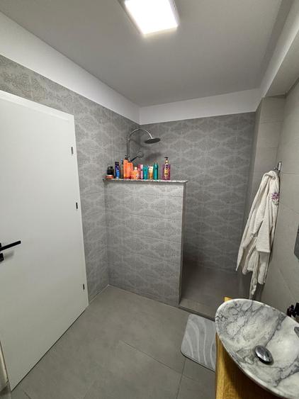 Particular  - Berceni - Miorita , 257.000 euro - 240 mp utili-1070 Euro/ mp - 23