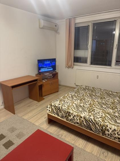 1 Decembrie 1918 Auchan Titan aproape de metrou - 2