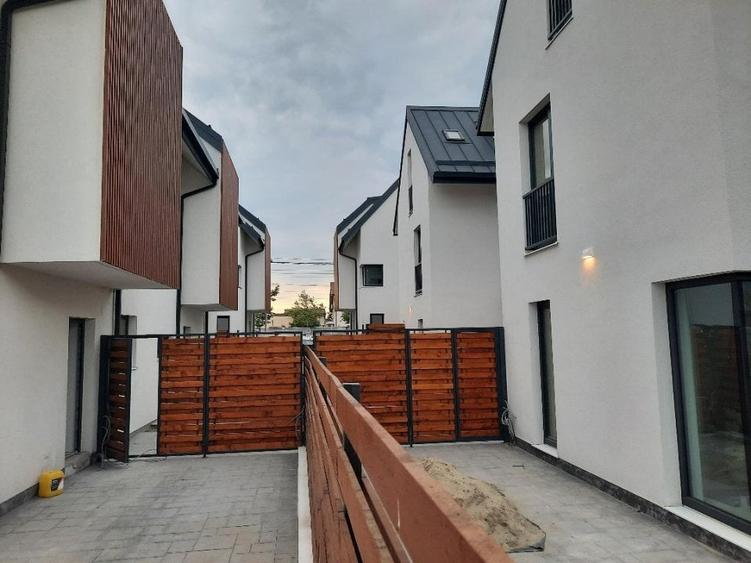 Fara Comision in Complex Rezidential casa cu 5 camere 3 bai P+1+M la cheie sect1 - 5