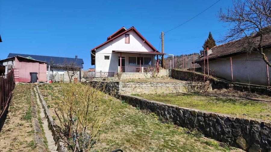 Casuta de la munte - se vinde casa + teren Moroeni, DB - 5
