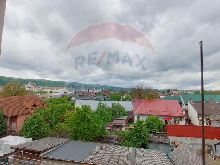 Apartament cu 3 Camere Decomandat – pe Strada George Coșbuc - 11