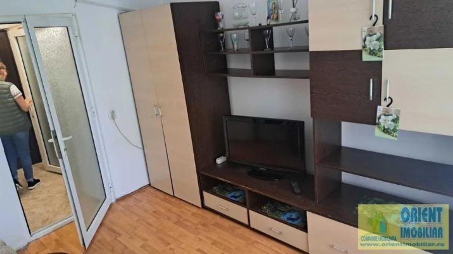 Apartament cu 1 camere semidecomandat în CET - 5