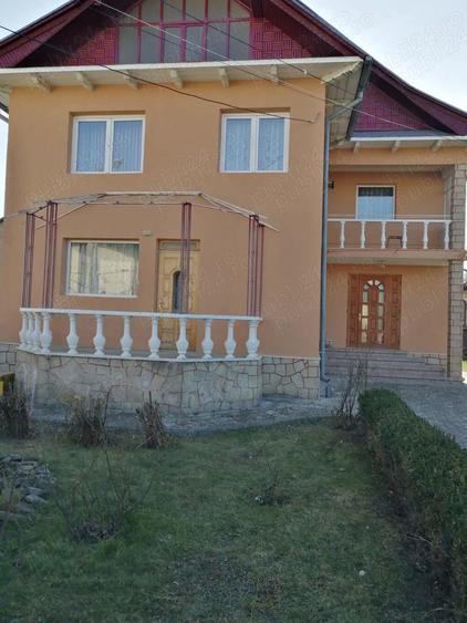 Casa de vanzare in Moinesti, Bacau, an 2003, 300mp, teren 2200mp - 2