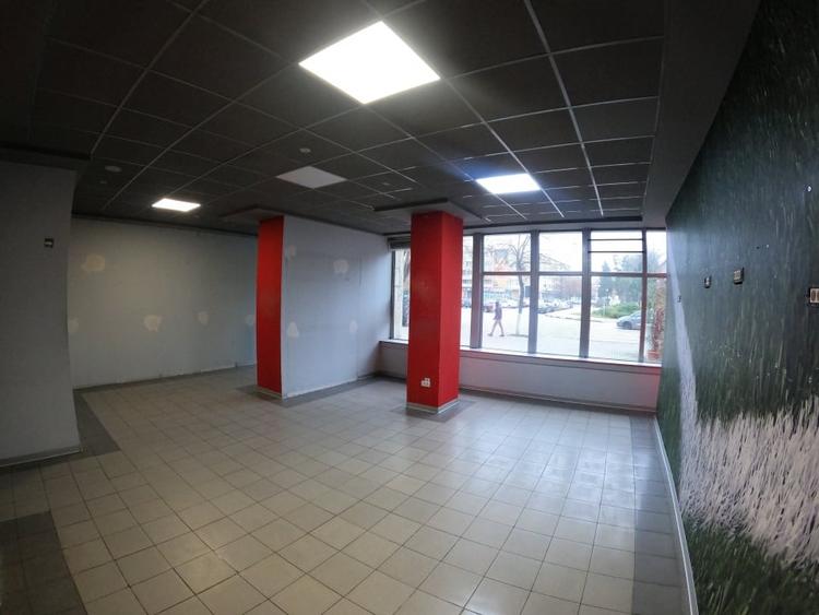 Spatiu Comercial Premium in Centru – Fatada din Sticla - 3