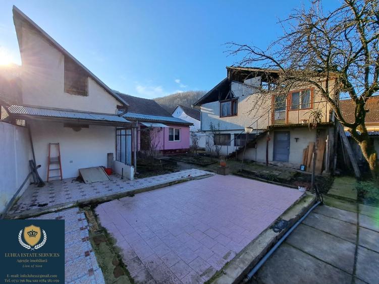 Casă formată din 2 clădiri P+M și P+1 - 8