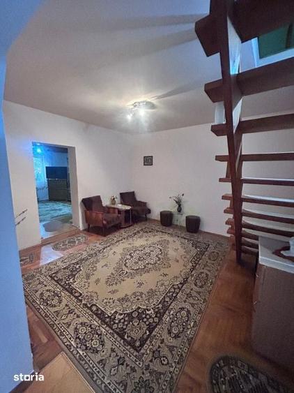 Vanzare- Casa spatioasa cu doua etaje, doua garaje si un foisor. - 9