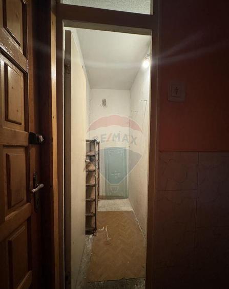 Apartament pe Str. Calugareni, 2 camere, et.3 - 2