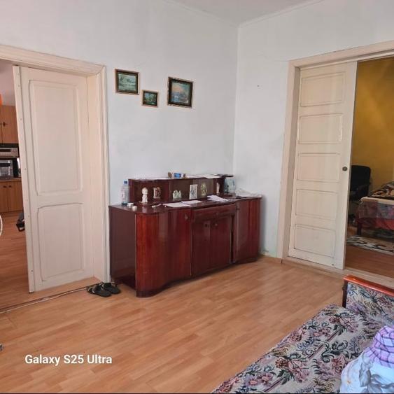 Casă cu 3 camere cu Canalizare în Central