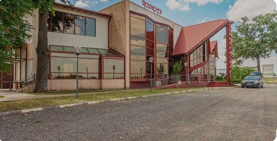 Complex Miorita -de  vanzare - Evenimente || Cazare || Relaxare || - 2