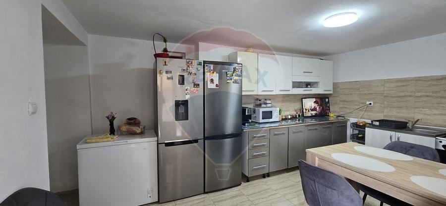 Casă / Vilă de vanzare cu 3 camere central Chisineu Cris - 13