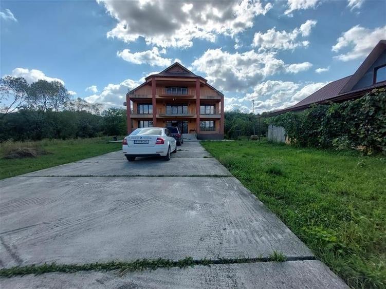 VILA  cu teren de vanzare in  BORZESTI - ONESTI - 2