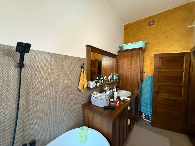 Apartament 4 camere,decomandat,etaj 1,zona Inspectoratul Scolar - 9