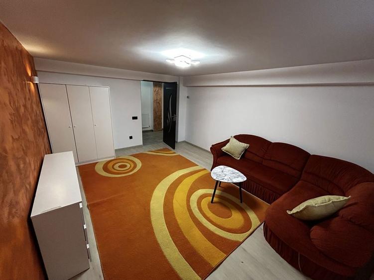 Inchiriez apartament 74 mp - 2