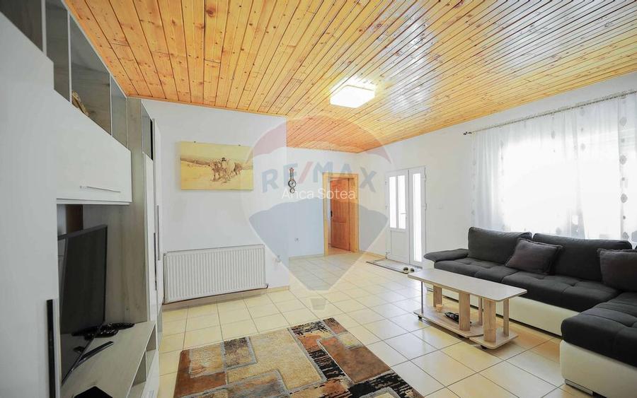 Casa ?i teren de 1397 mp de vanzare in Ineu, la 18 km... Casa ?i teren de 1397 mp de vanzare in Ineu, la 18 km...