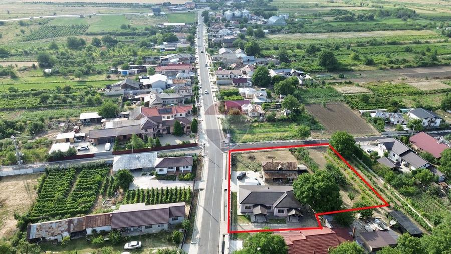 Casă individuală cu 4 camere cu Teren 2500 Mp în Bolotești