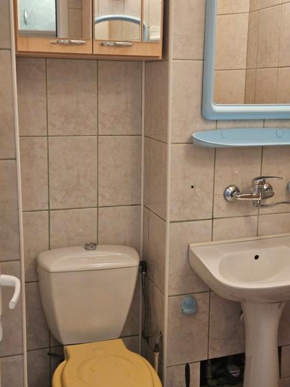 Se inchirieaza in Unirii,aparament cu 3 camere,confort 1,decomandat,etajul 3. - 4